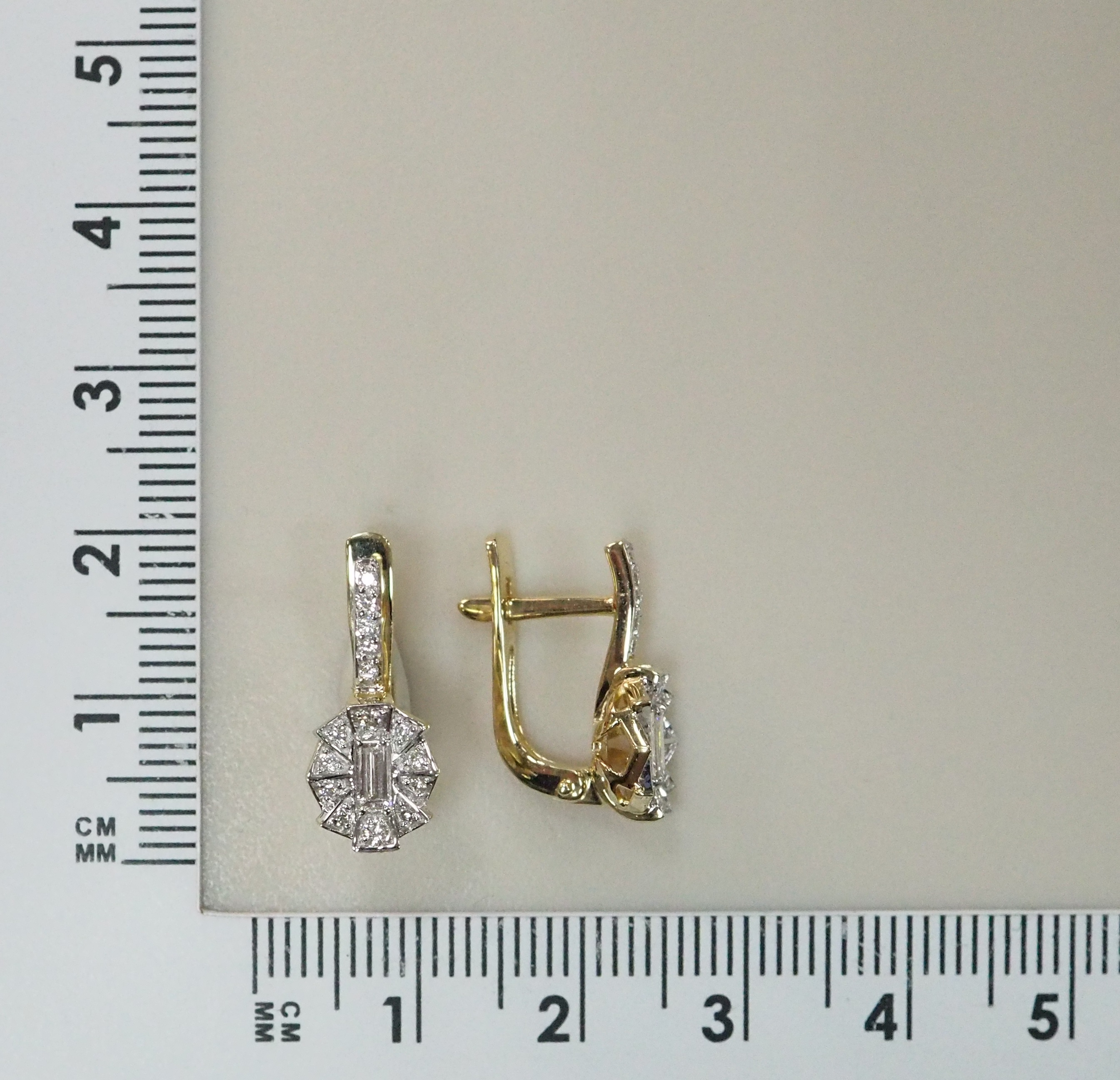 Серьги из желтого золота с бриллиантами